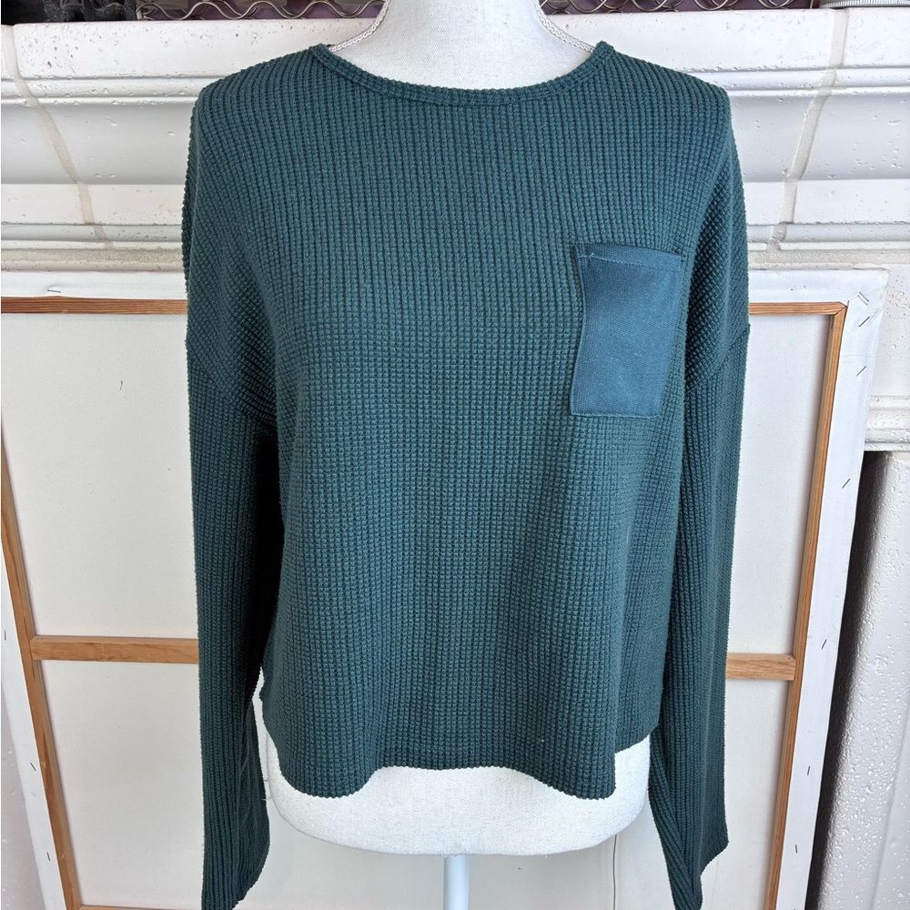 NWOT Green Waffle Knit Top with Pocket, rolled hem, great for layering!
